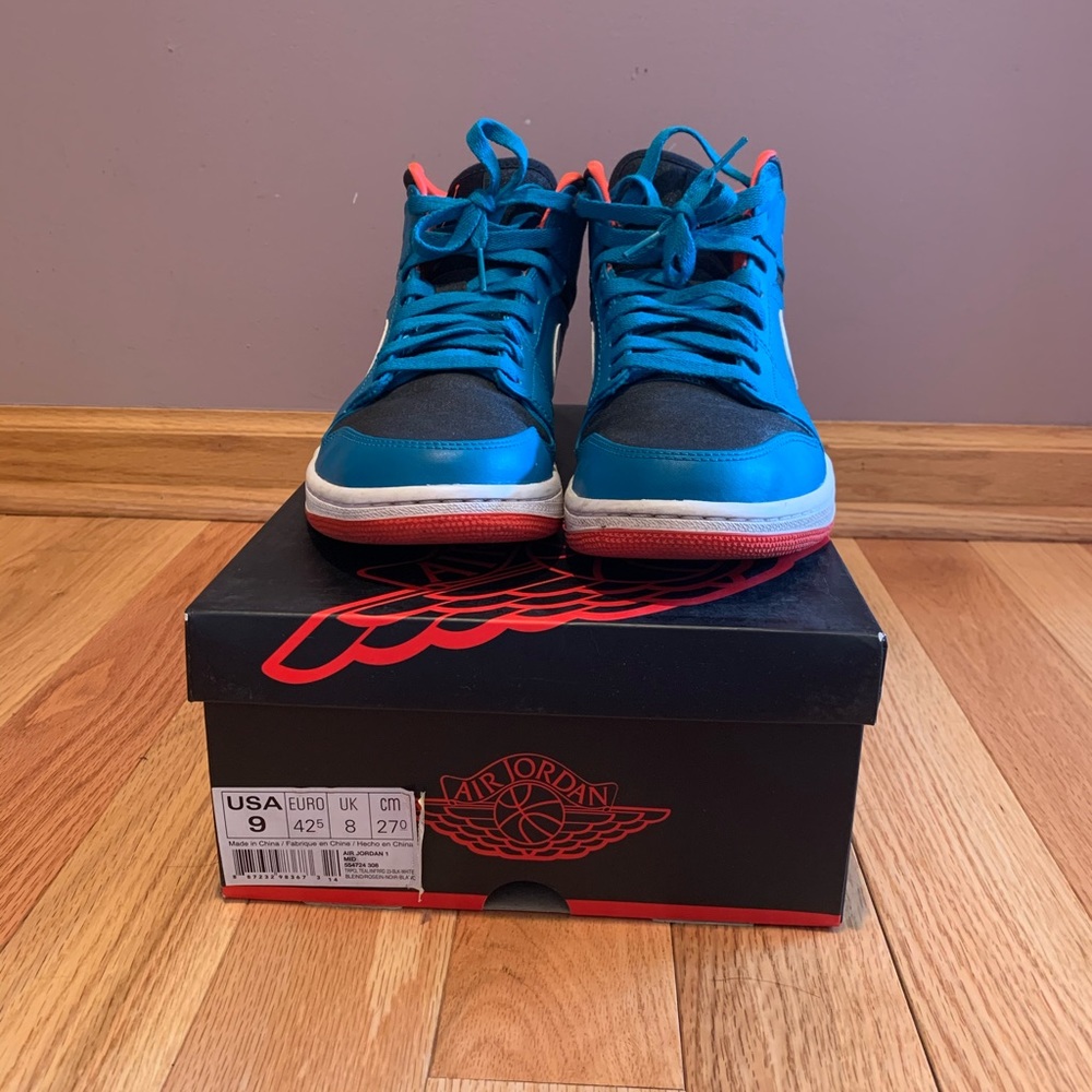 TROPICAL TEAL/INFRARED Air Jordan’s